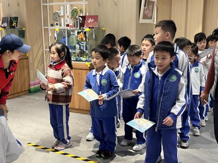趣味闯关享欢乐，多元评价展风采——深圳市洪湖小学举行一二年级期末嘉年华活动