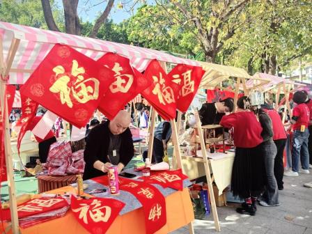  深圳市怡景小学举办“怡”心聚爱义卖嘉年华
