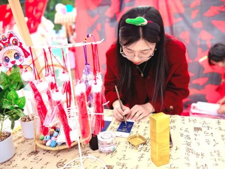  深圳市怡景小学举办“怡”心聚爱义卖嘉年华