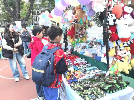  深圳市怡景小学举办“怡”心聚爱义卖嘉年华