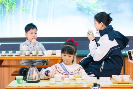  深圳市怡景小学举办“怡”心聚爱义卖嘉年华