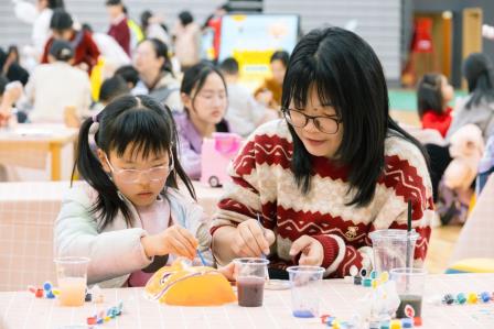  深圳市怡景小学举办“怡”心聚爱义卖嘉年华