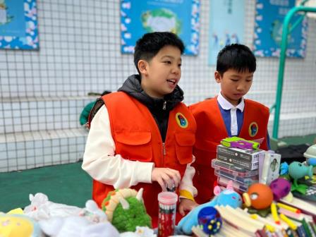  深圳市怡景小学举办“怡”心聚爱义卖嘉年华