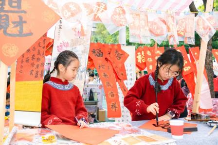  深圳市怡景小学举办“怡”心聚爱义卖嘉年华