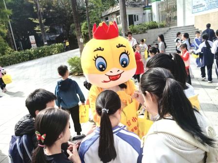  深圳市怡景小学举办“怡”心聚爱义卖嘉年华