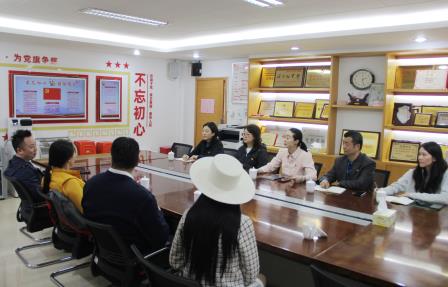 冠军助力南湖 共谋教育新篇 ——奥运冠军杨依琳到访南湖小学，共探体育教育创新发展