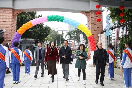 区委常委冯健一行到螺岭锦星学校督导开学工作