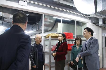 区委常委冯健一行到螺岭锦星学校督导开学工作