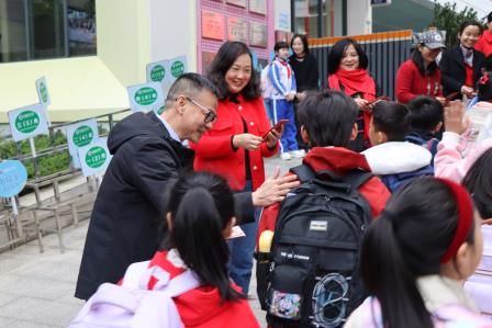 乐走“青云梯”，寄语新学期 ——深圳市泰宁小学2025年春季学期开学活动圆满举行