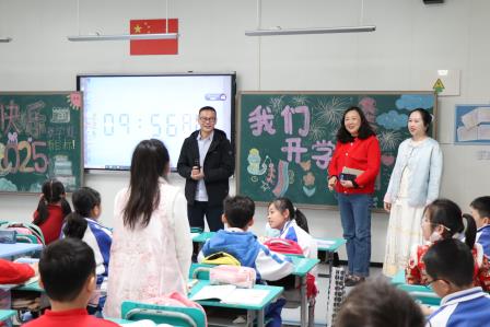 乐走“青云梯”，寄语新学期 ——深圳市泰宁小学2025年春季学期开学活动圆满举行