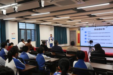 安全无小事 责任重泰山——深圳市布心小学安全宣传周启动仪式
