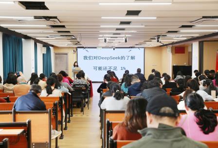 深圳市布心小学DeepSeek应用培训解锁AI教学新引擎