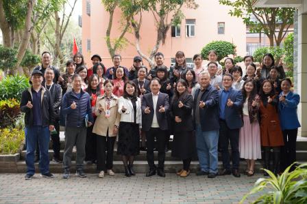家校共育百事顺，同心同行万事兴 ——罗湖实验学校召开校家委会议