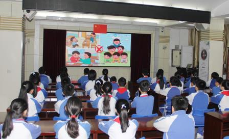以生命之名守护安全，以责任之心点亮未来 ——深圳市南湖小学开展校长课堂第一讲
