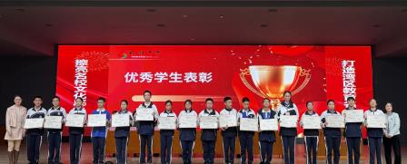 深圳市桂园中学举行初二年级新学期学生大会