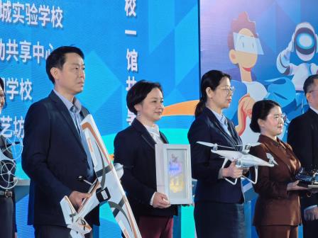 深圳“科学教育·社会协同”活动启幕——我校千平双层展厅，解锁美育新姿势