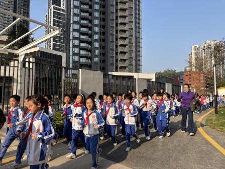 奔跑吧，东晓少年！——东晓小学开展阳光体育跑操活动