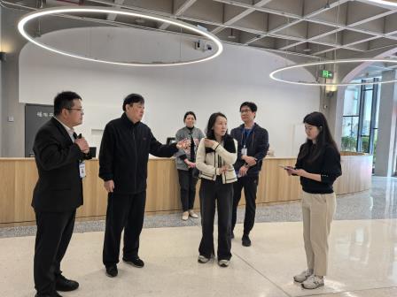 深圳少儿图书馆馆长宋卫深入指导罗湖外语小学图书馆建设 