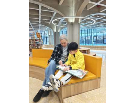 深圳少儿图书馆馆长宋卫深入指导罗湖外语小学图书馆建设 