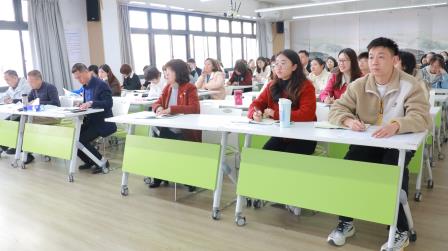 深析赋能促教学 从心出发育未来——湖贝小学召开全体教职工大会