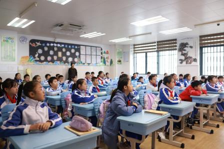健康守护，共筑防线——翠北实验小学第3周主题班会