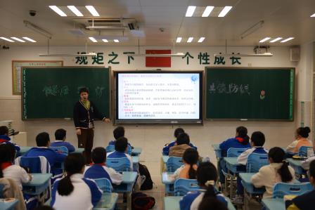 健康守护，共筑防线——翠北实验小学第3周主题班会