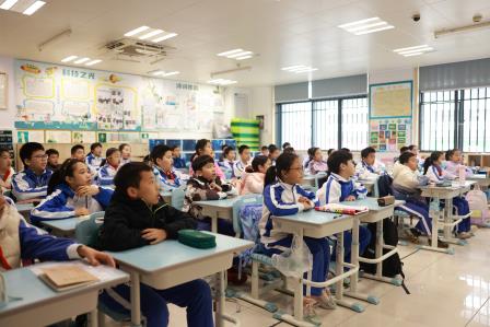 健康守护，共筑防线——翠北实验小学第3周主题班会