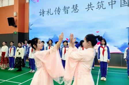 深圳市怡景小学举行“少年诗礼”国旗下展示
