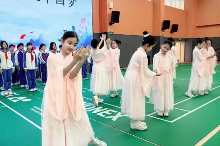 深圳市怡景小学举行“少年诗礼”国旗下展示