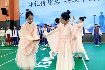 深圳市怡景小学举行“少年诗礼”国旗下展示