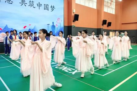 深圳市怡景小学举行“少年诗礼”国旗下展示