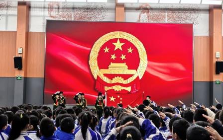 深圳市怡景小学举行“少年诗礼”国旗下展示