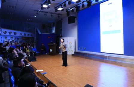 深圳市仙桐实验小学举行全体教职工大会