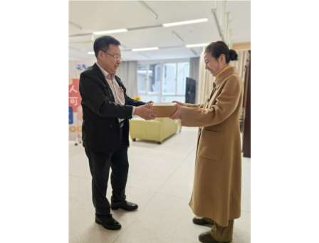 暖心礼盒致敬“她”力量，桂园中学共庆三八妇女节
