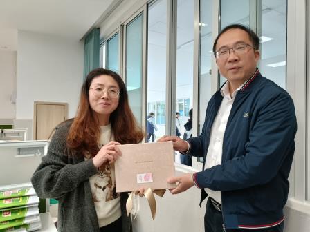 暖心礼盒致敬“她”力量，桂园中学共庆三八妇女节