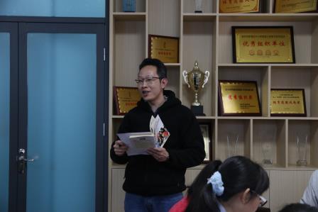 青春，恰逢最美读书时，知识甘露润心田——深圳市新秀小学“育苗工作坊”青年教师阅读分享活动