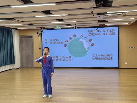 绿水青山我守护 垃圾分类我先行——布心小学开展七色花之“绿色花”主题升旗仪式