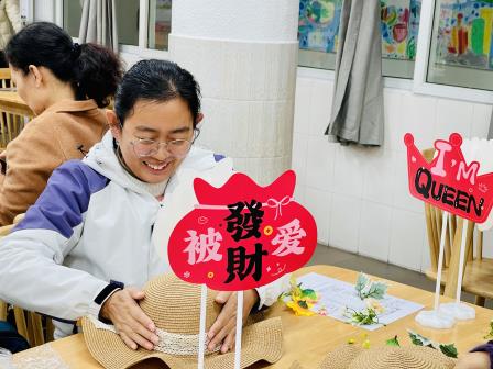 螺岭巾帼关心关爱，“帽”美如花喜庆佳节——螺岭湖贝学校党支部、工会举行女教职工关心关爱活动