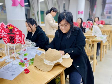 螺岭巾帼关心关爱，“帽”美如花喜庆佳节——螺岭湖贝学校党支部、工会举行女教职工关心关爱活动