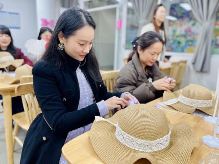螺岭巾帼关心关爱，“帽”美如花喜庆佳节——螺岭湖贝学校党支部、工会举行女教职工关心关爱活动
