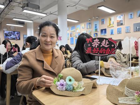 螺岭巾帼关心关爱，“帽”美如花喜庆佳节——螺岭湖贝学校党支部、工会举行女教职工关心关爱活动