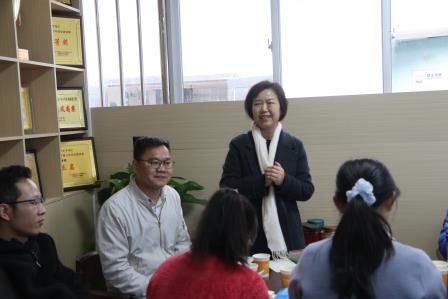 青春，恰逢最美读书时，知识甘露润心田——深圳市新秀小学“育苗工作坊”青年教师阅读分享活动