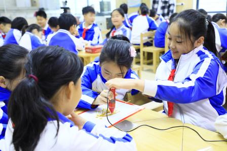 深圳市仙桐实验小学校长思政课：感受非遗里的“中国心跳”