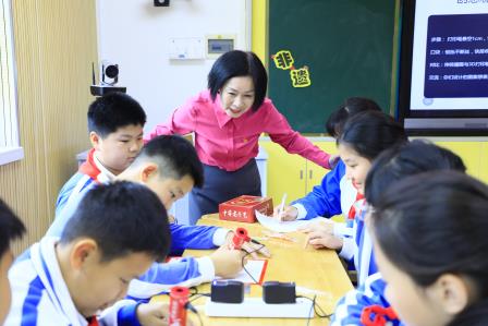深圳市仙桐实验小学校长思政课：感受非遗里的“中国心跳”