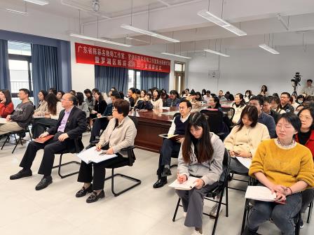 一支粉笔承师道  横竖撇捺见初心 ——深圳市东晓小学开展写字教育专题培训活动