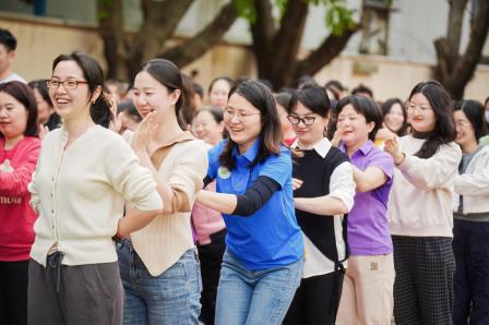 智趣闯关，凝心聚力——深圳市景贝小学举办教职工团建活动