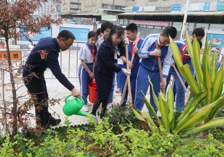 把春天种进泥土里——草埔小学开展“美育一件事”植树节主题实践活动