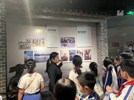 洪湖小学“每周半天计划”：探寻鱼灯舞非遗，感悟中英街历史