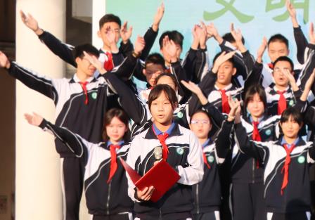 让温暖的问候成为生活的习惯 ——翠园文锦中学举行文明礼仪主题活动暨养成教育