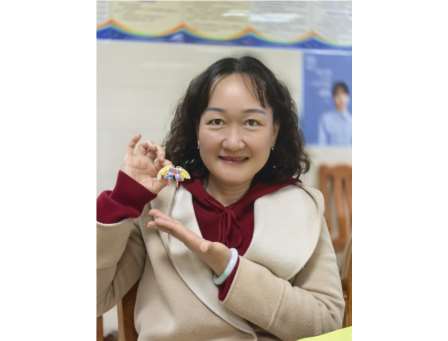 螺钿绘春，师梦斑斓——北斗小学举行螺钿胸针DIY活动庆祝三八妇女节